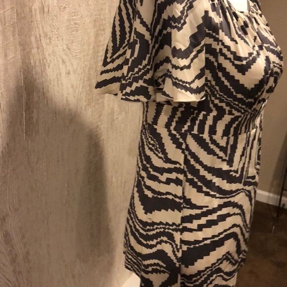 Trina Turk Gray & Cream Zebra Like Blouse - Picture 5 of 8